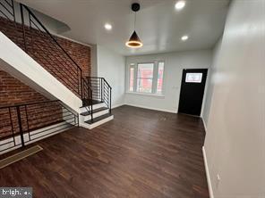 3083 EMERALD STREET