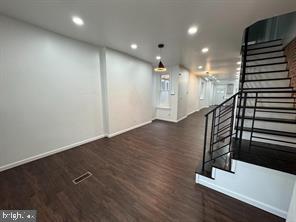 3083 EMERALD STREET