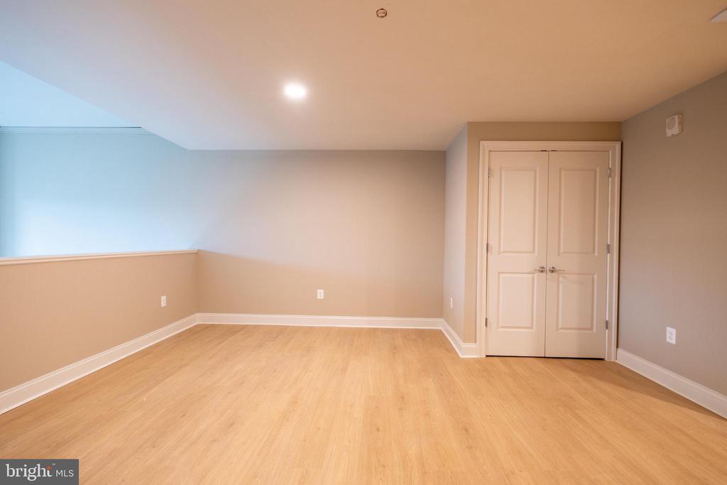 2301 JOHN F KENNEDY BOULEVARD Unit: 205