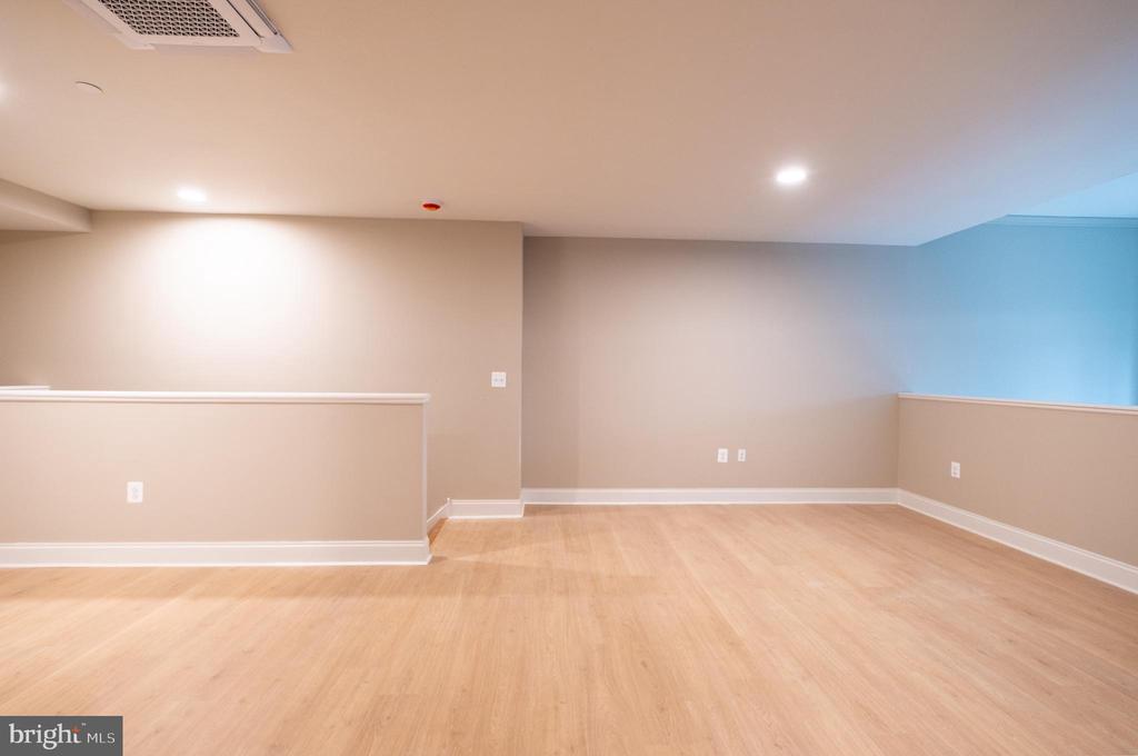 2301 JOHN F KENNEDY BOULEVARD Unit: 205