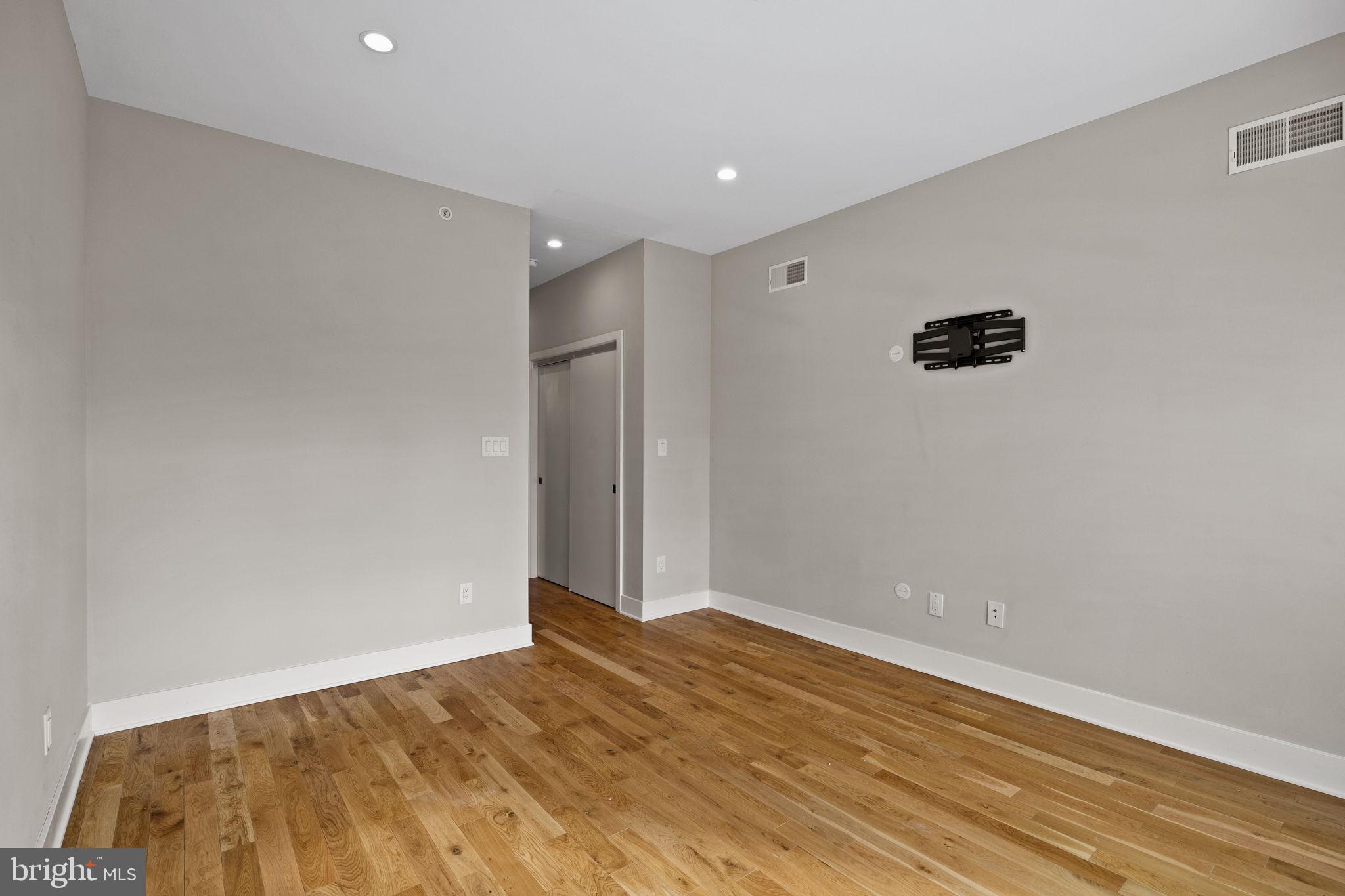 2643 ELLSWORTH STREET