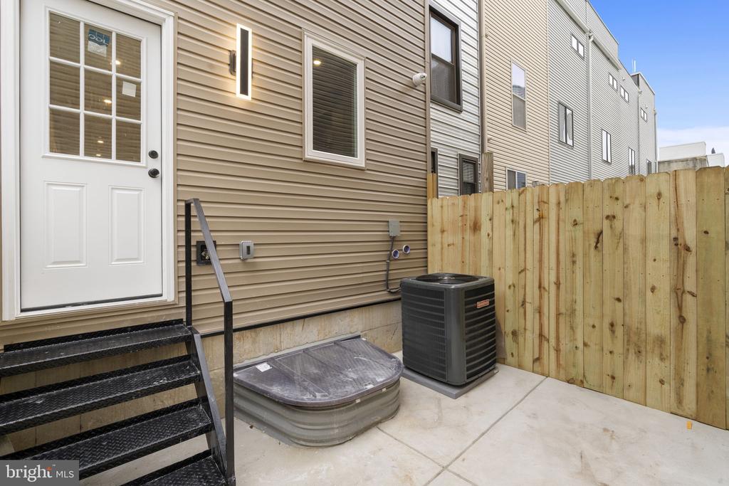 2619 CEDAR STREET