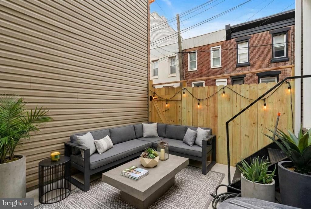 2619 CEDAR STREET