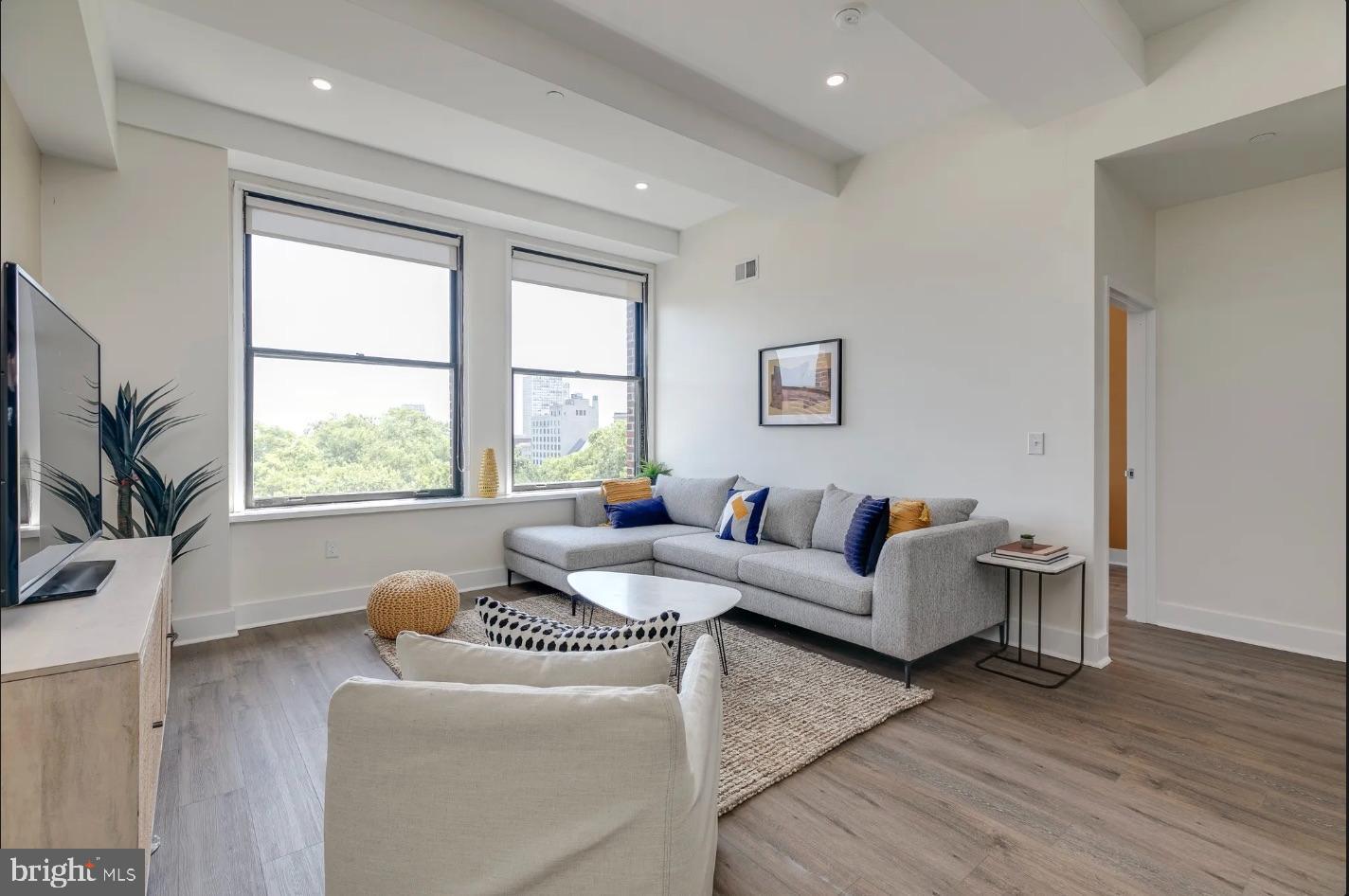 150 S INDEPENDENCE MALL W 1011