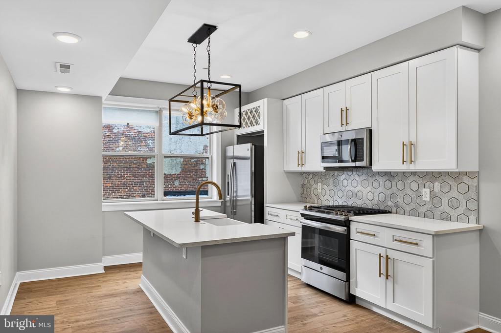 2528 E ALBERT