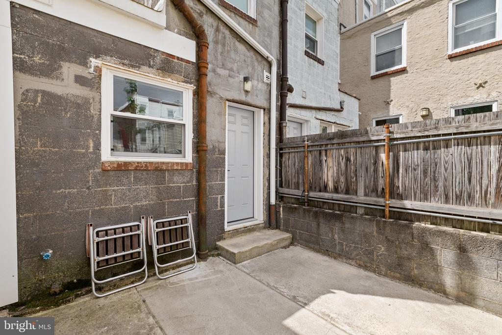 2175 E HAGERT STREET