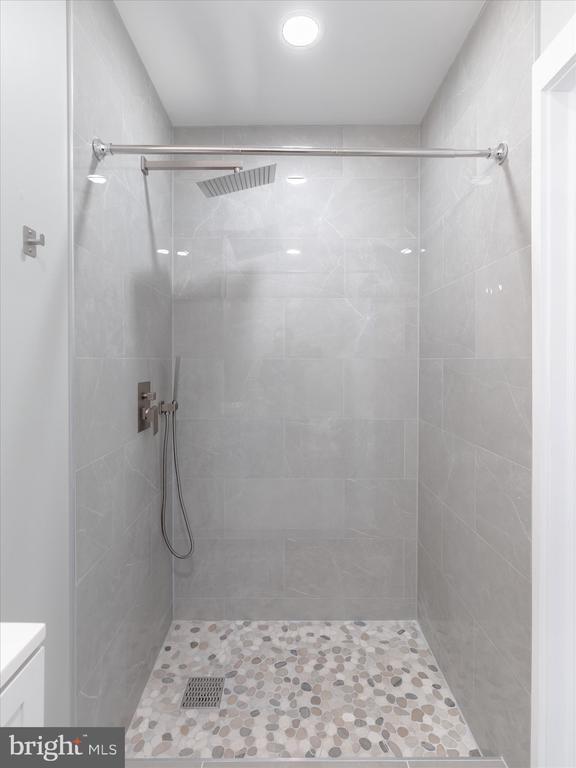 672 N 19TH STREET 2ND FL