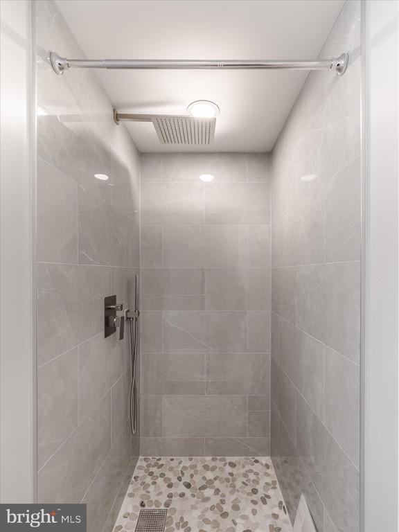 672 N 19TH STREET 2ND FL