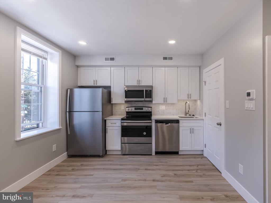 672 N 19TH STREET 2ND FL