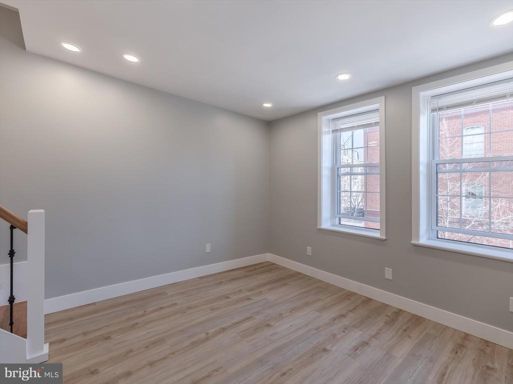 672 N 19TH STREET 2ND FL