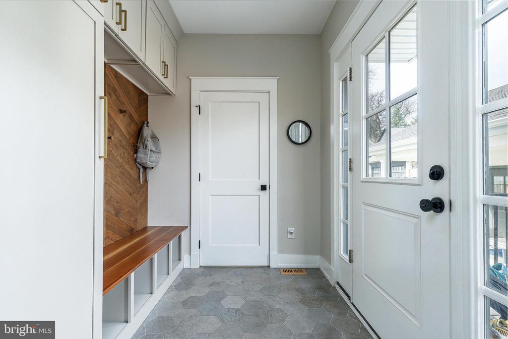 209 E GORGAS LANE