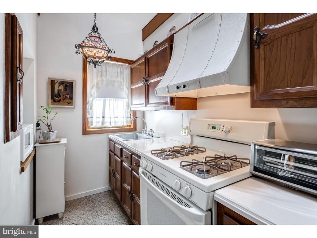 626 S 7TH STREET