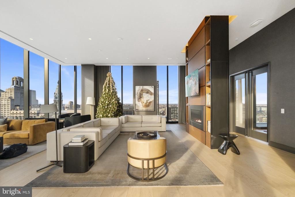 210 S 12TH STREET Unit: PH2A