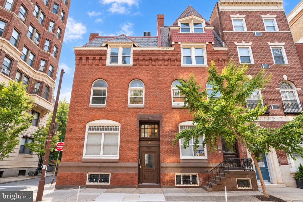 242 S 13TH STREET Unit: E