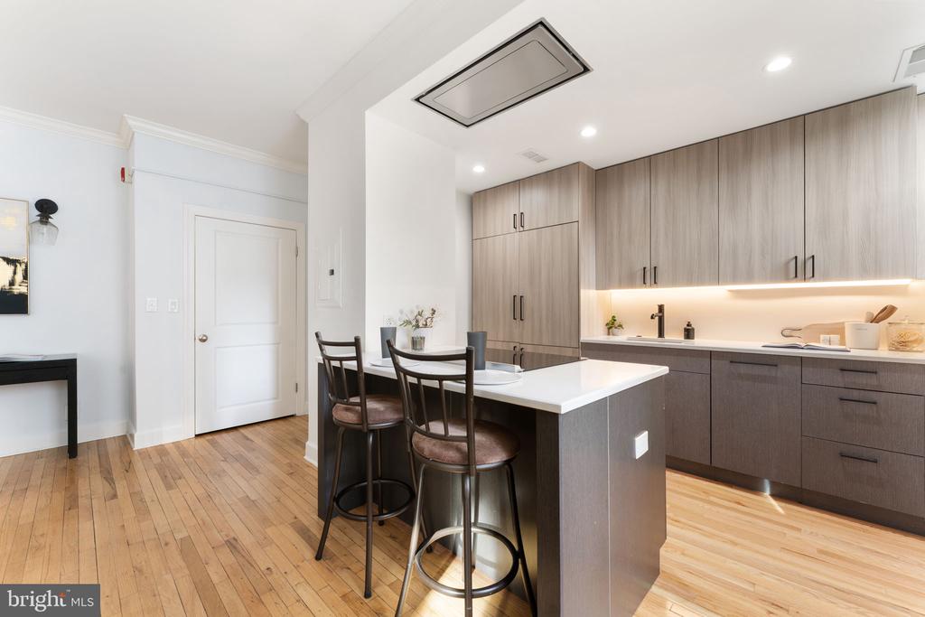242 S 13TH STREET Unit: E