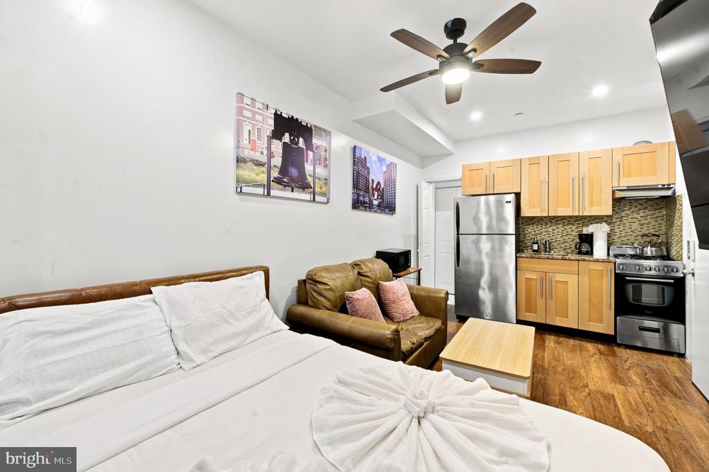 4 S STRAWBERRY STREET