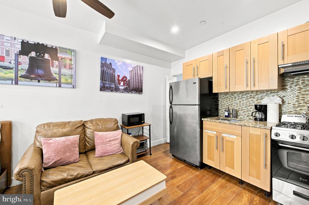 4 S STRAWBERRY STREET