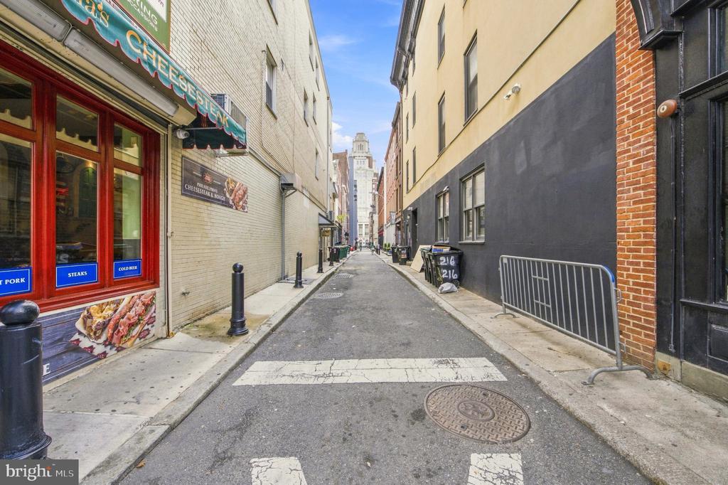 4 S STRAWBERRY STREET