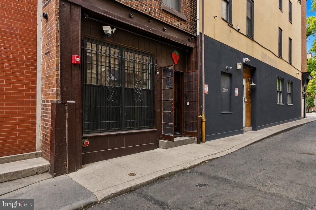4 S STRAWBERRY STREET