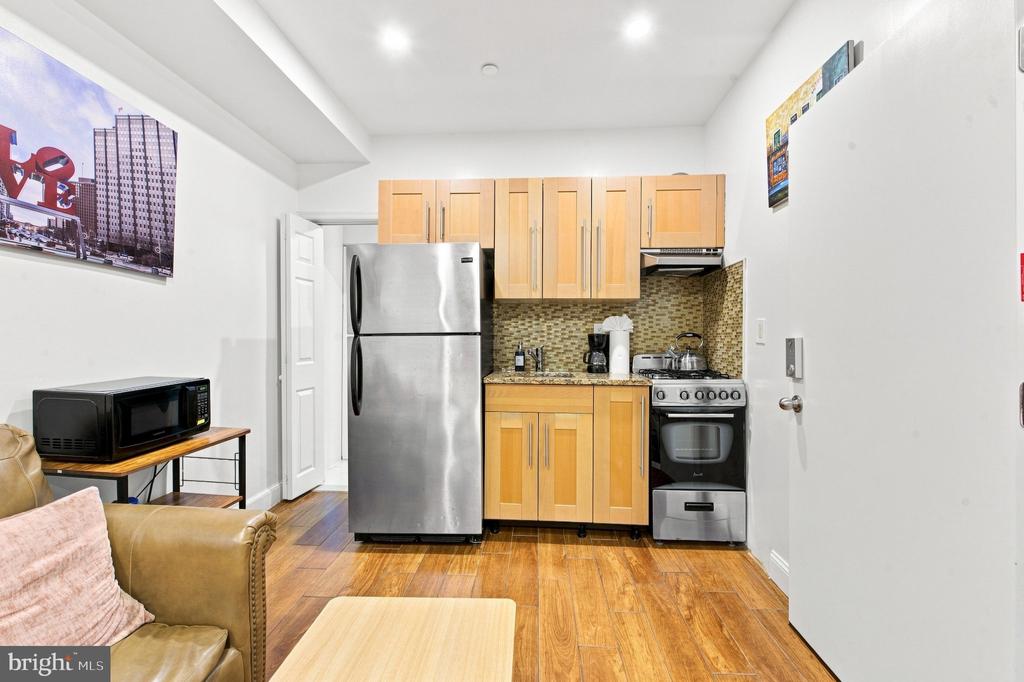 4 S STRAWBERRY STREET
