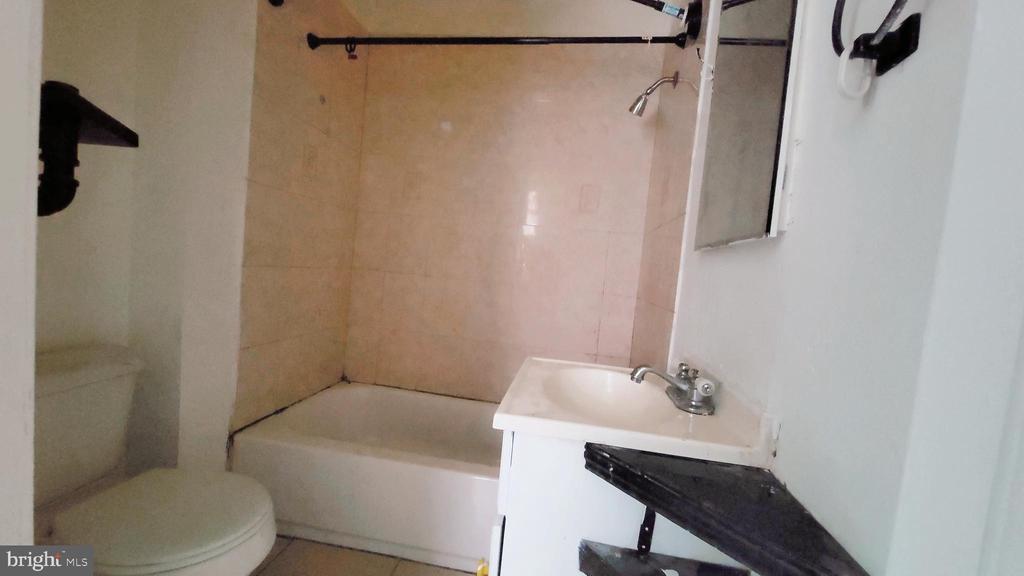 1249 SHACKAMAXON STREET Unit: 1 REAR