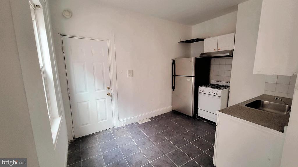1249 SHACKAMAXON STREET Unit: 1 REAR