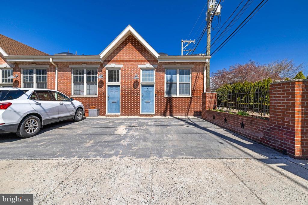 1301 N FRONT STREET Unit: G