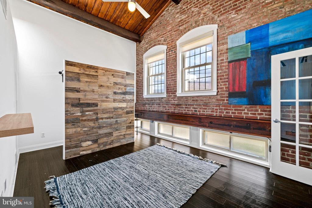 1301 N FRONT STREET Unit: G