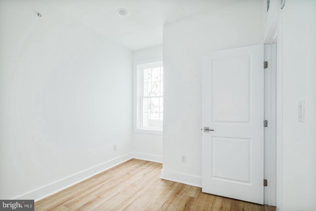 2021 N 2ND STREET Unit: 3
