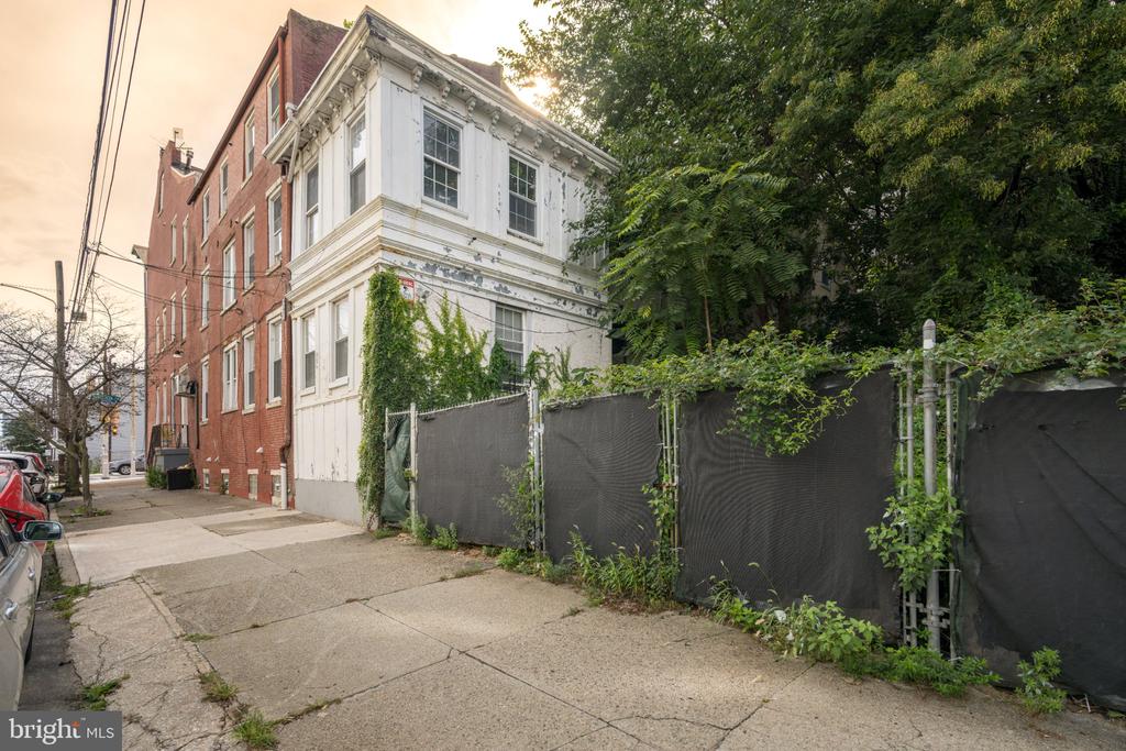 1503 W GIRARD AVENUE