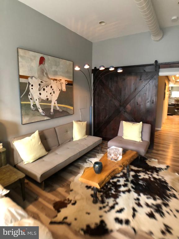1503 W GIRARD AVENUE