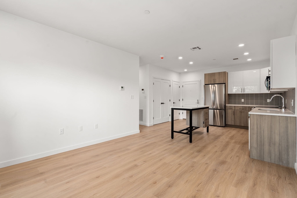 40 Centre St # 408