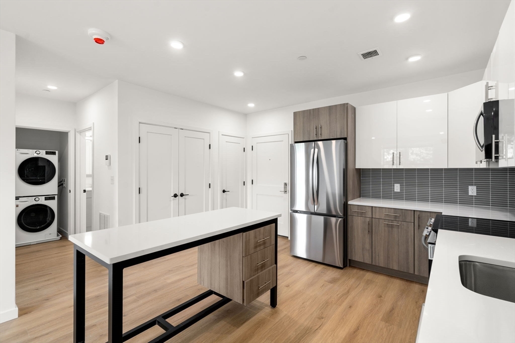 40 Centre St # 408