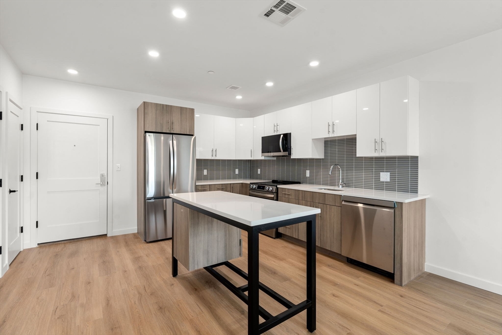 40 Centre St # 408