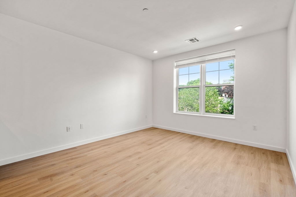 40 Centre St # 408
