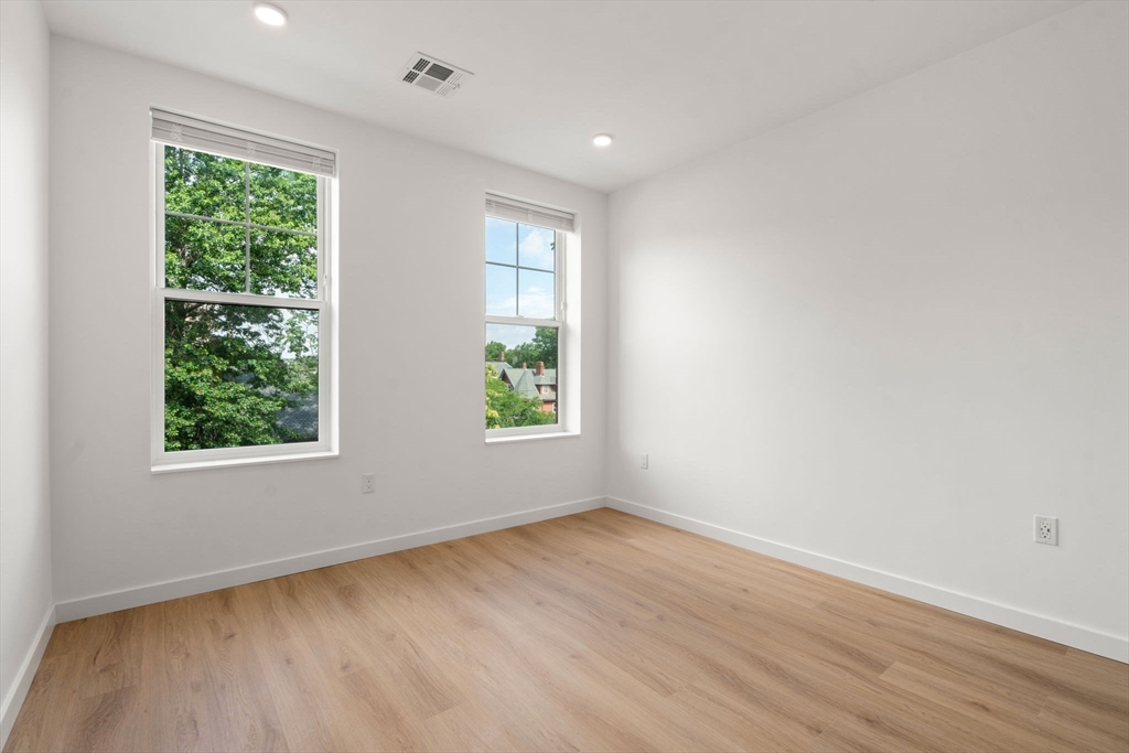 40 Centre St # 408