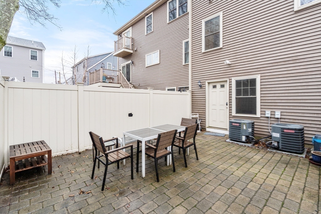 198 Lowell St # 1