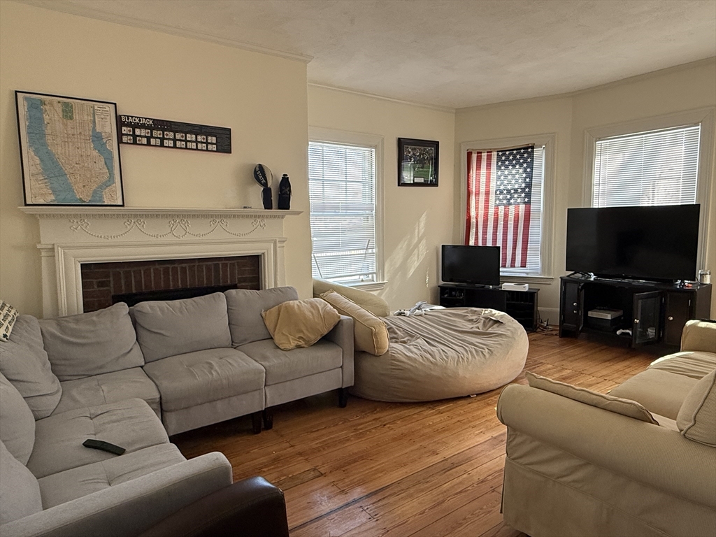 12 Braemore Rd Unit: HS