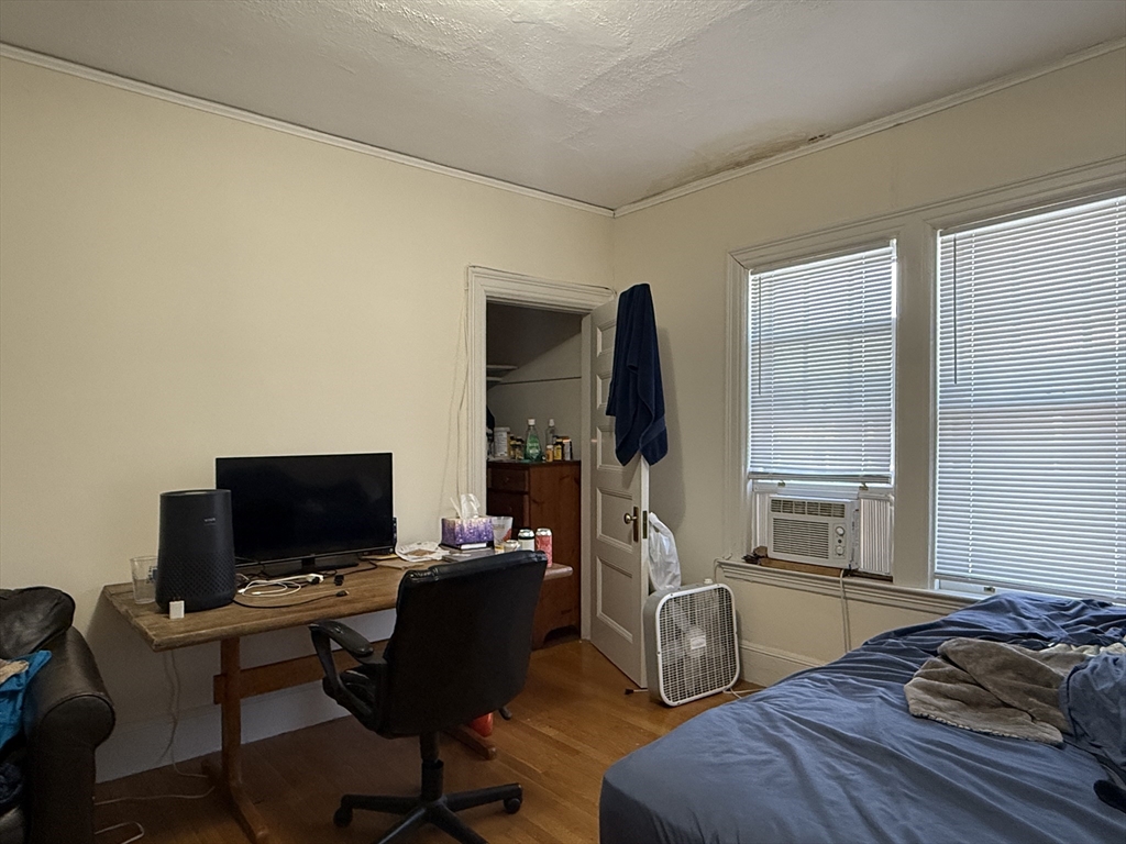 12 Braemore Rd Unit: HS