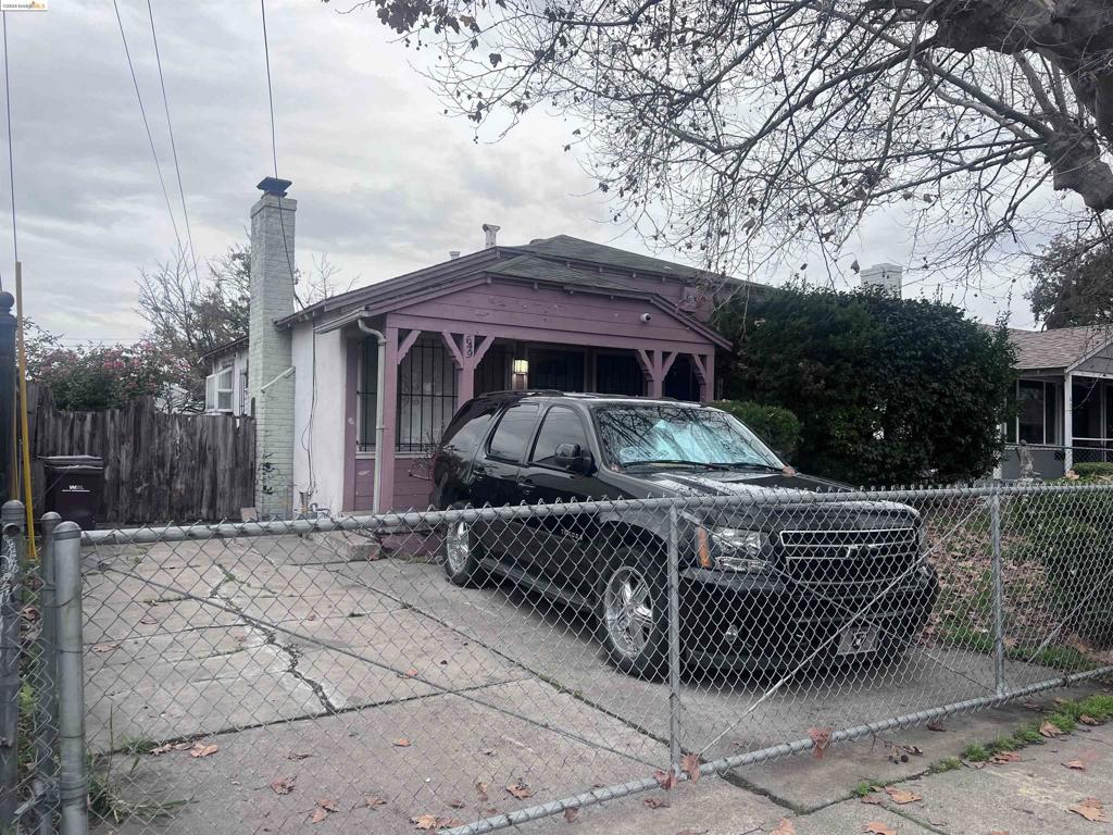 649 Capistrano Dr