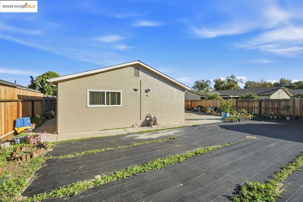 16235 Suzie Q Lane