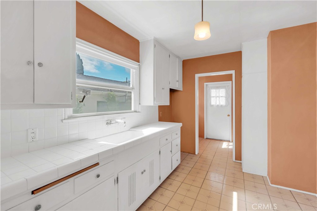 2707 Robinson Street