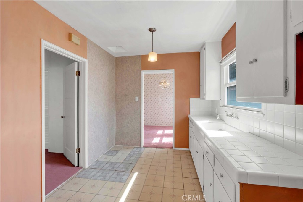 2707 Robinson Street