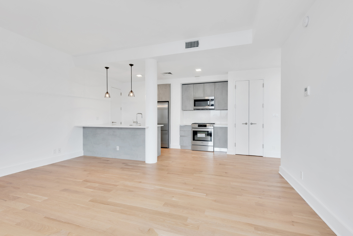 21-10 44TH Drive PH-C