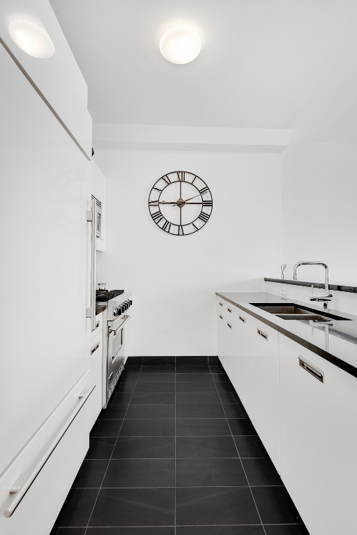 46-30 CENTER Boulevard 1007