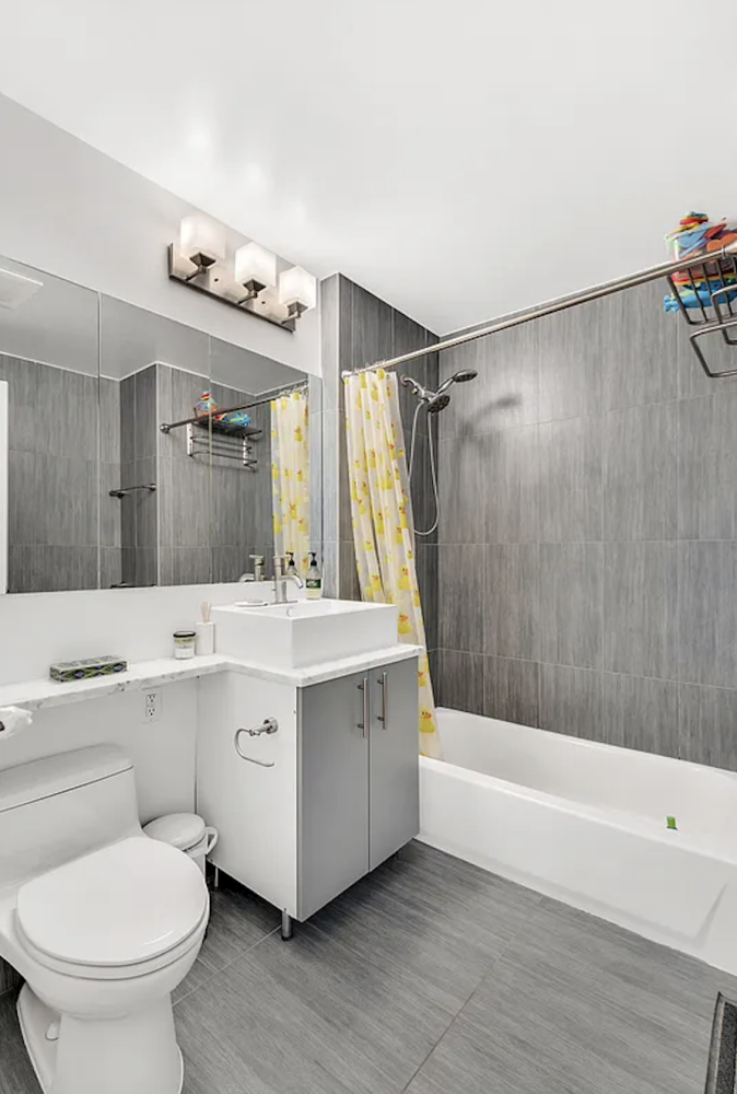 549 BORDEN Avenue 9K