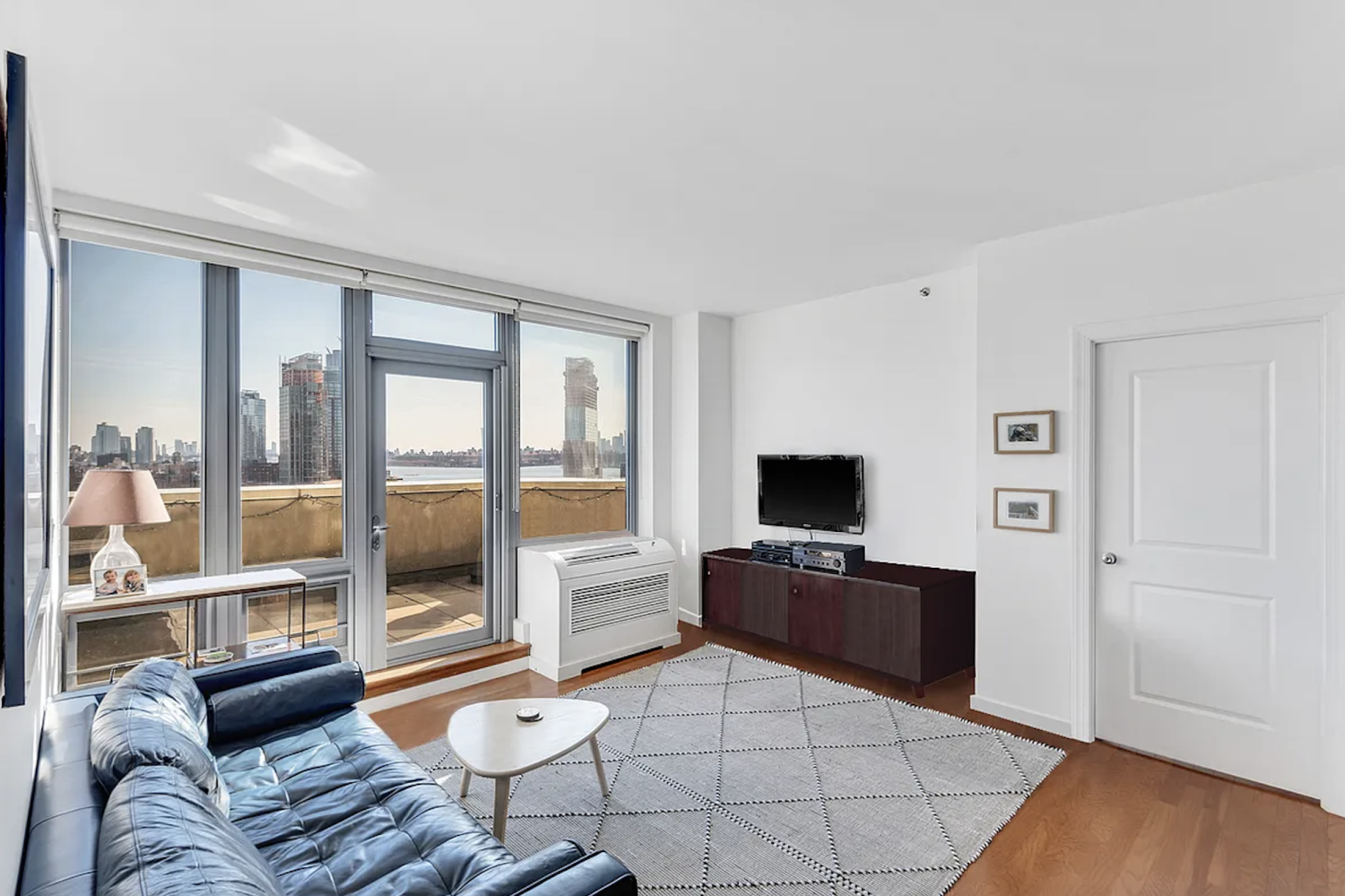549 BORDEN Avenue 9K