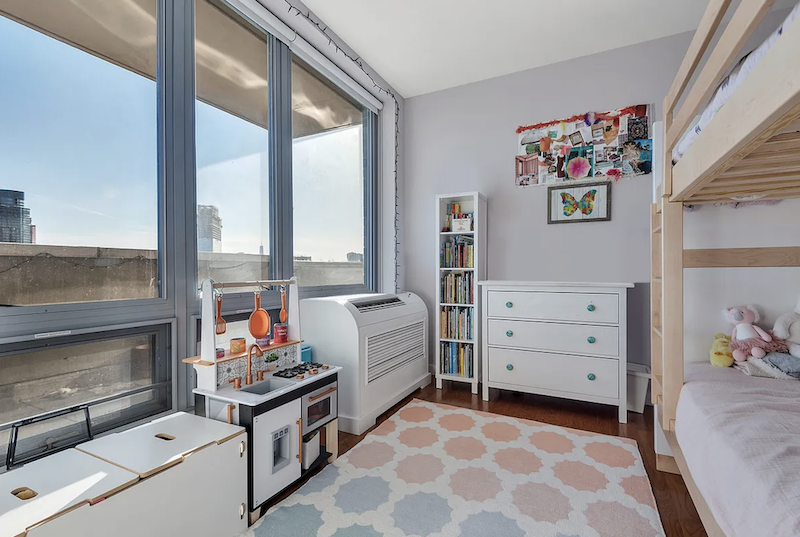 549 BORDEN Avenue 9K
