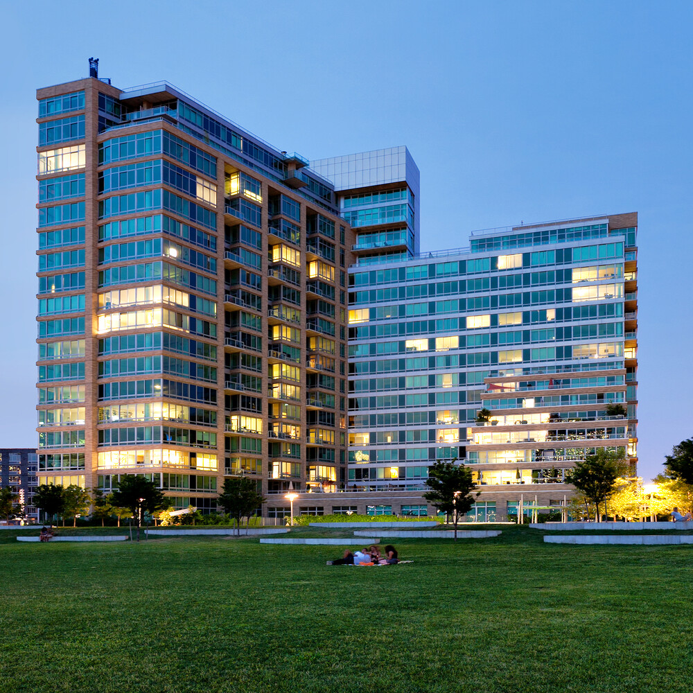 46-30 CENTER Boulevard 903