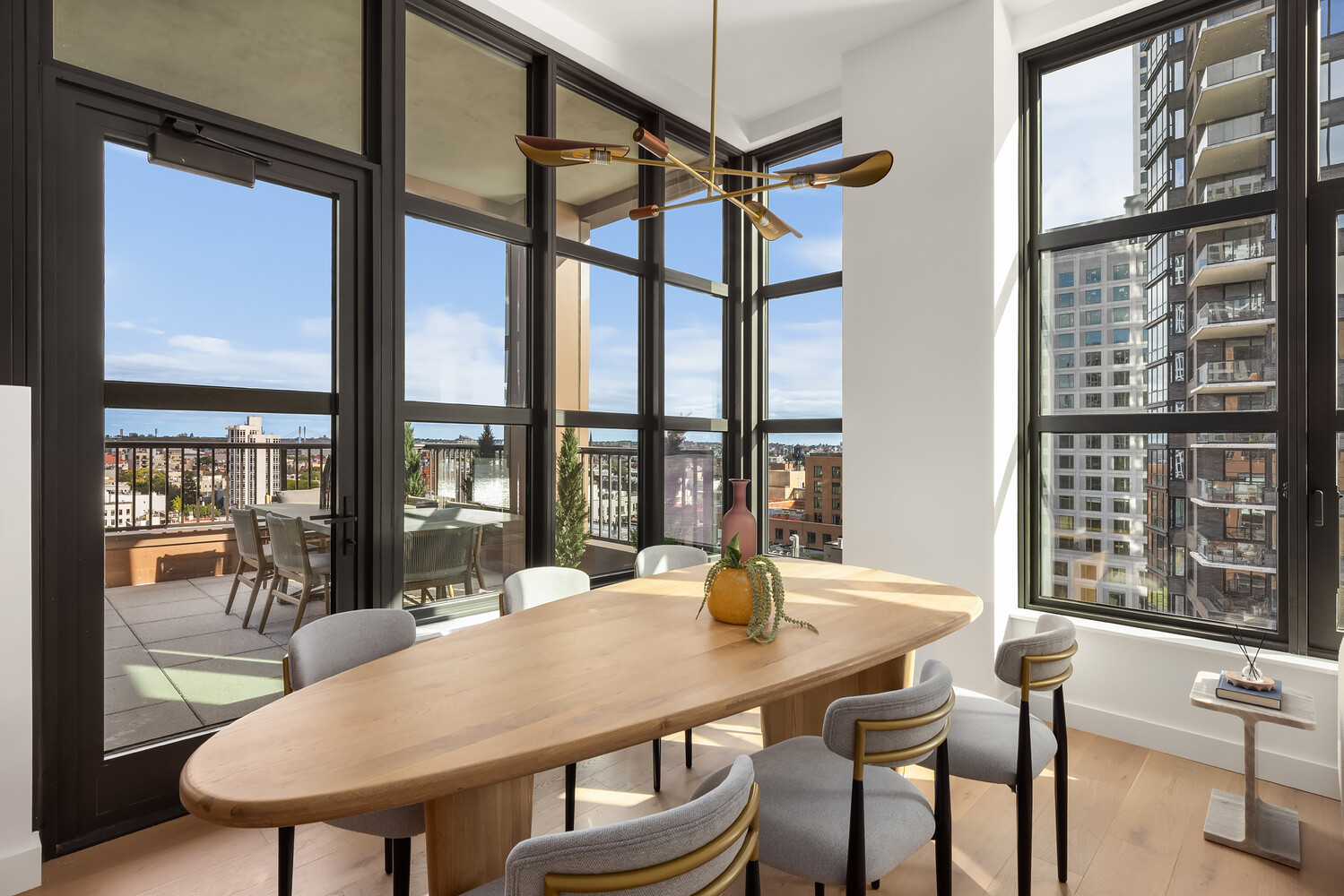 29 HURON Street 11CW